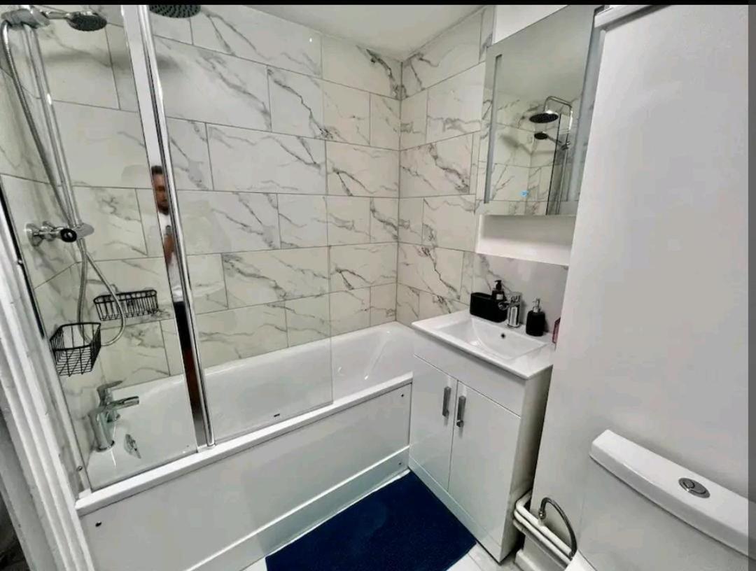 Lovely 2Br Suite In Bow, E3 ロンドン エクステリア 写真